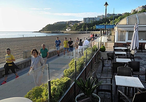 El edificio municipal 'La Terraza' está situado en la playa de Ereaga.