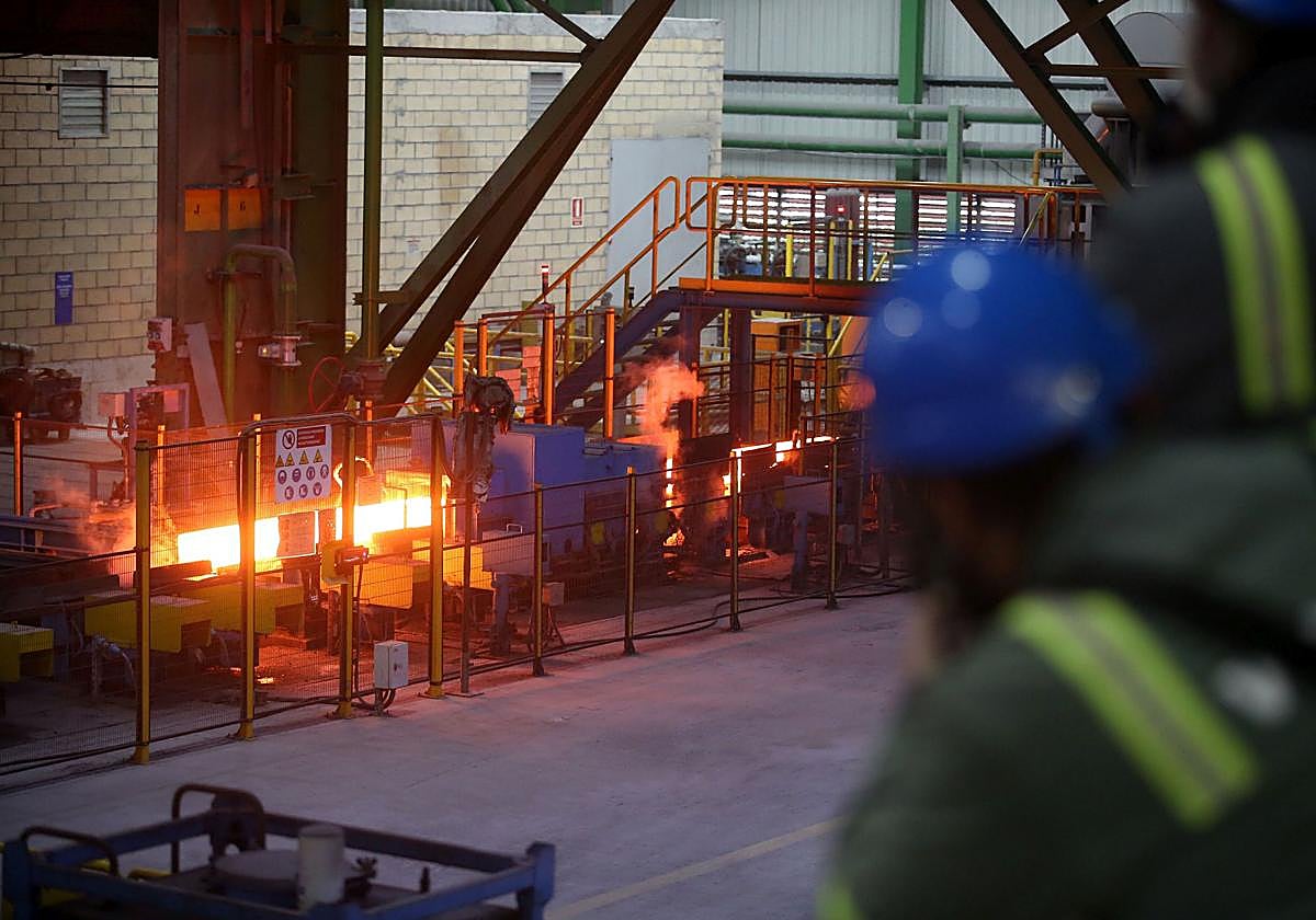 La siderurgia es una de las grandes afectadas por los altos costes de la electricidad.