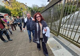 Los padres de Iurgi, Aintzane Uriarte e Iosu Beraza, a su entrada esta mañana de jueves en los juzgados de Gernika.