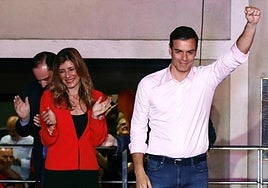 Ábalos junto a Begoña Gómez y Sánchez tras las elecciones de abril de 2019.