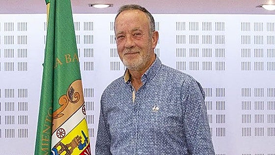 Dimite el alcalde de Ribera Baja, el independiente Amado Martínez de Iturrate