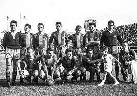 El Barça forma antes de un encuentro de la temporada 1954-55.