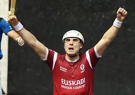 Gaubeka celebra una victoria en la Liga de Naciones de pala corta.