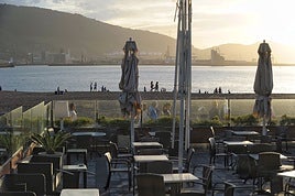 El actual concesionario del bar municipal 'La Terraza' ganó el concurso en 2018 por un canon de casi 20.000 euros al mes