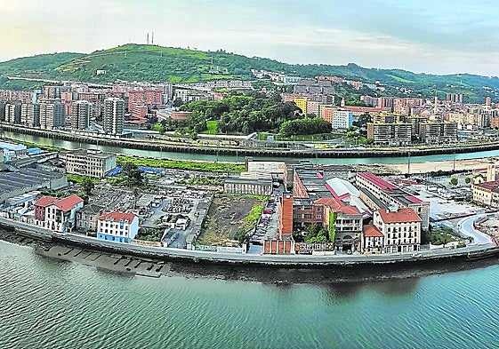 Vista general de la isla de Zorrozaurre, donde la UPV/EHU prevé desembarcar con un edificio «vanguardista» en una parcela aún por determinar.