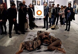 Protesta contra el patrocinio de British Petroleum en la National Portrait Gallery.