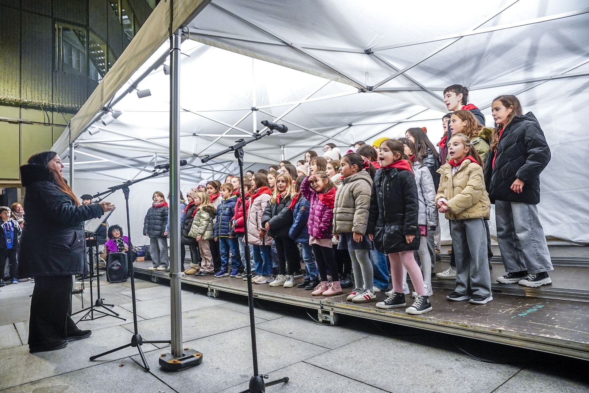 Las imágenes del encendido navideño en Vitoria
