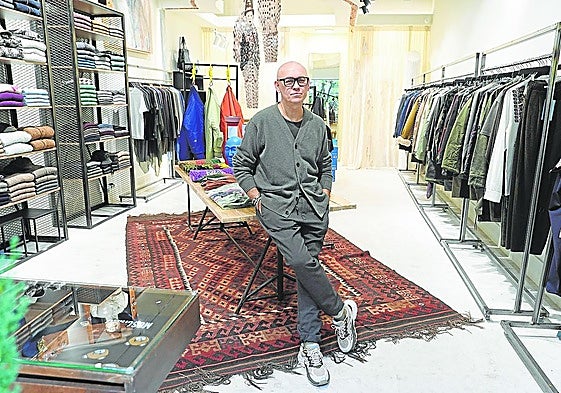 Josema Hernández ha aprovechado el traslado de Nu Man a otra zona para captar a turistas y a los clientes locales.