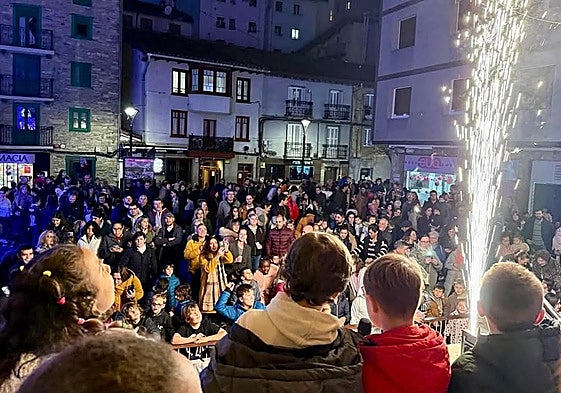 El Consejo de la Infancia se encargó el año pasado del encendido de las luces.