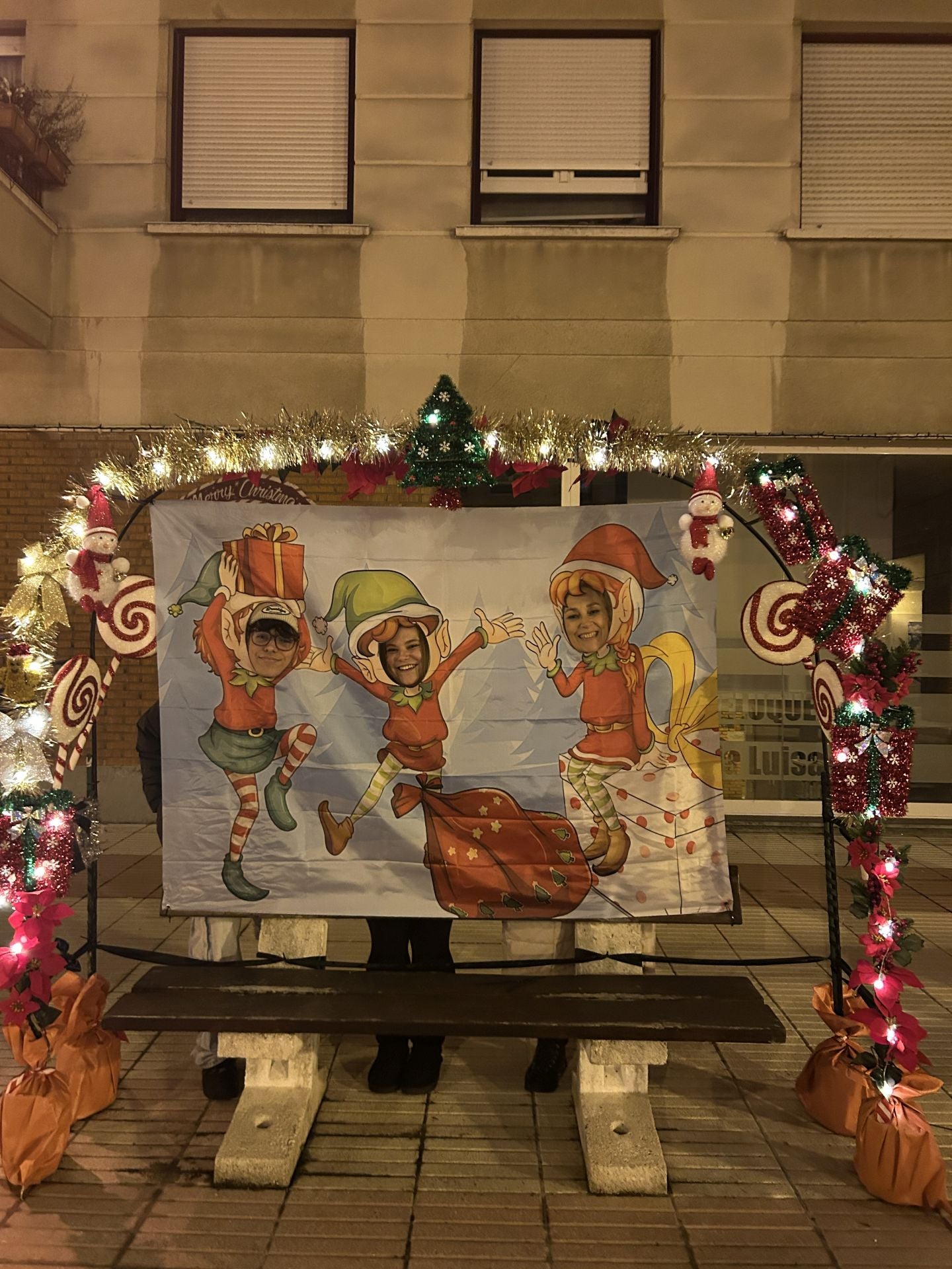 Anabel, Alicia, Unai y Maider también han creado un photocall.