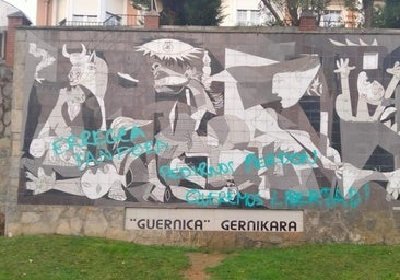 Vandalizan el mural del Guernica horas antes de los actos institucionales
