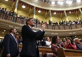 El caserío o mirando al dedo