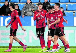 Iker Córdoba, Juan e Iker Varela, tras el gol del triunfo obtenido en el minuto 85.