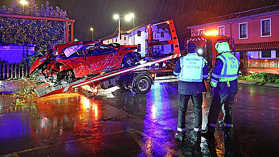 Mueren tres jóvenes de entre 22 y 25 años al salirse su coche de la carretera en Cabezón de la Sal
