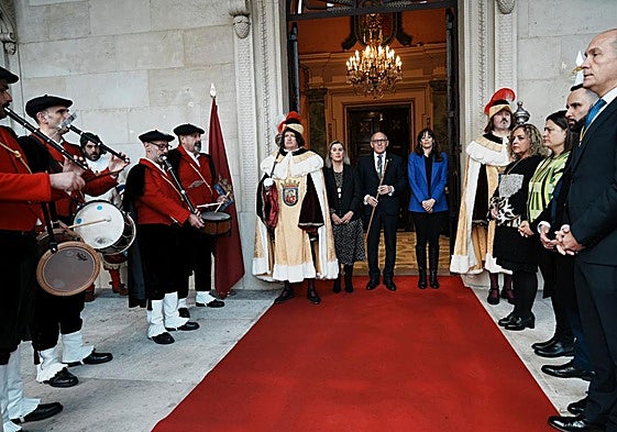 La cita no ha estado exenta de toda la pomposidad y el decoro habitual