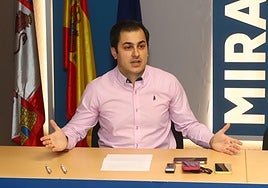 Álvaro Ruiz, durante la presentación de la moción que llevarán a pleno.