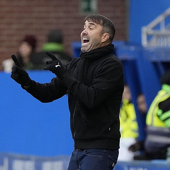 Un año de Coudet en el Alavés: de la supervivencia a un equipo de autor