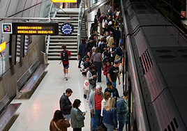 Los vizcaínos tendrán descuentos en el transporte hasta el 20 de febrero tras aprobarse a la tercera el plan de la Diputación