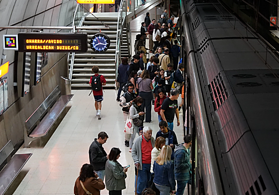 Los vizcaínos tendrán descuentos en el transporte hasta el 20 de febrero tras aprobarse a la tercera el plan de la Diputación