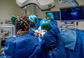 Vista de un quirófano durante una intervención.