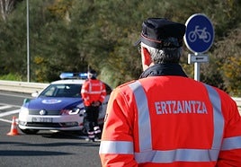 Finalizan las retenciones en Arrigorriaga tras chocar un camión y tres coches