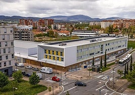 Vista del colegio Aldaialde en el barrio de Zabalgana.