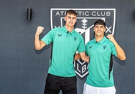 Eder García, a la derecha, posa con Gibelalde, otro jugador que llegó del conjunto donostiarra.