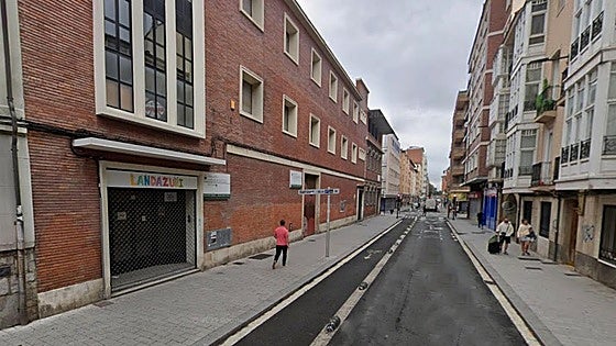Los colegios Santa María y Landazuri piden peatonalizar la calle Beato Tomás de Zumárraga de Vitoria