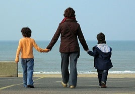 Un nuevo decreto permitirá a 21.000 familias monoparentales vascas acceder a diversas ayudas