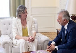 La consejera de Autogobierno, Maria Ubarretxena, y el ministro de Política Territorial, Ángel Víctor Torres, en una reunión.