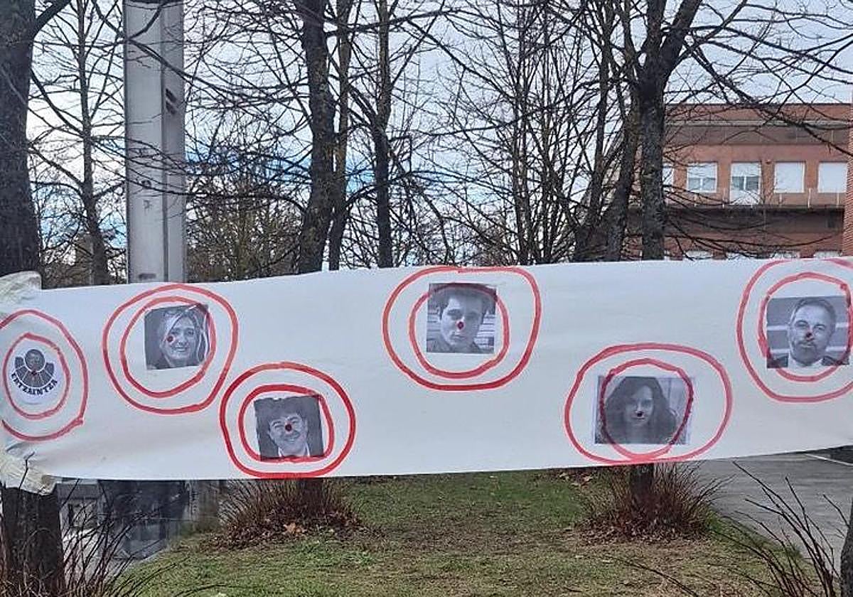 El PSE condena la aparición de carteles contra Eneko Andueza en el campus de Álava