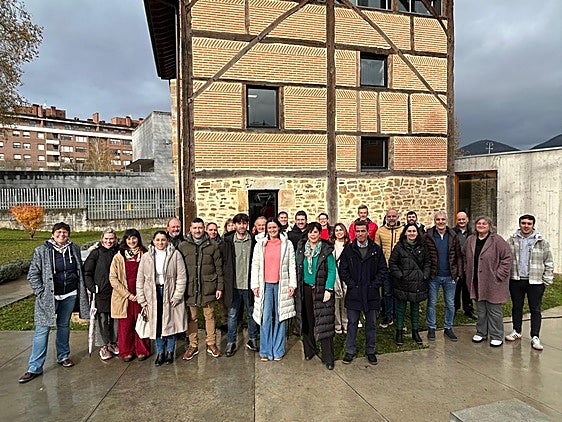 Gaur batu dira Euskaltegiko egoitzan Murueta Torren.