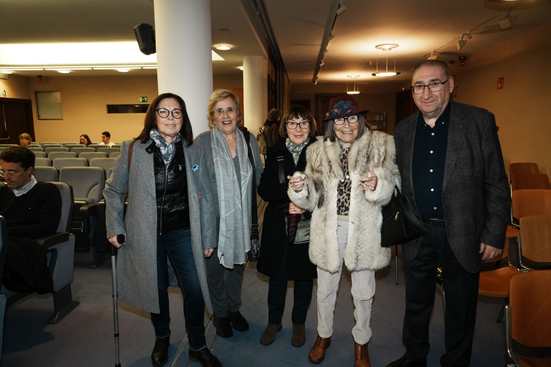 Estíbaliz Frías, Amparo Basterra, Ramoni Frías, Ángela Echevarría y Felipe García Miravalles.