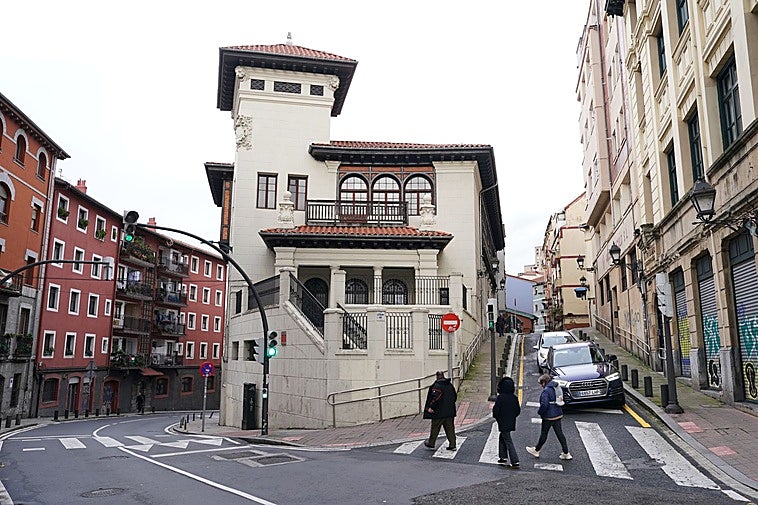 Bilbao busca in extremis cómo reubicar los servicios sociales para dejar vía libre a la Casa de las Mujeres