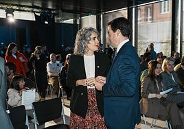 La vicelehendakari Ibone Bengoetxea y el lehendakari, Imanol Pradales, en el acto del miércoles por el Día del Euskera.