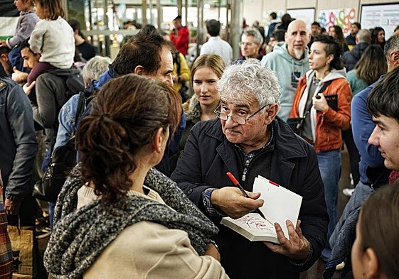 Bernardo Atxaga Durangon.