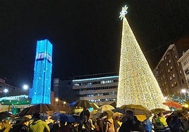 Los alumnos del colegio El Pilar fueron los encargados ayer del tradicional encendido.