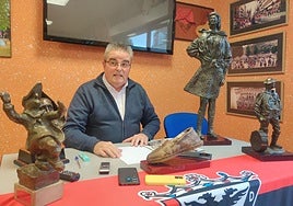 Carlos Calvo en la sede de la Cofradía de San Juan del Monte.