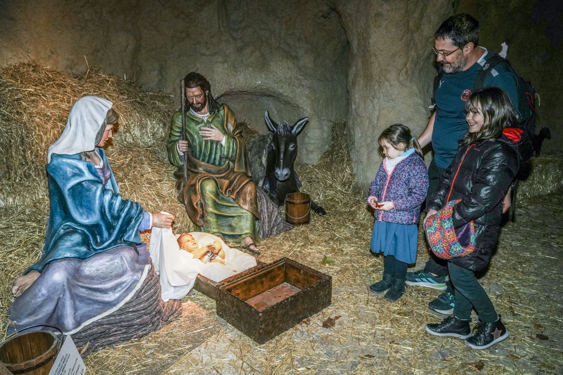 La inauguración del Belén de La Florida, la casa de Olentzero y Mari Domingui y el Mercado de Navidad de Vitoria, en imágenes