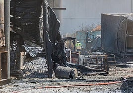 Interior de la fábrica tras el incendio