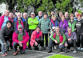 El grupo mantiene abiertas las puertas de su sede cada lunes para ayudar a los vecinos a identificar los ejemplares que recogen.
