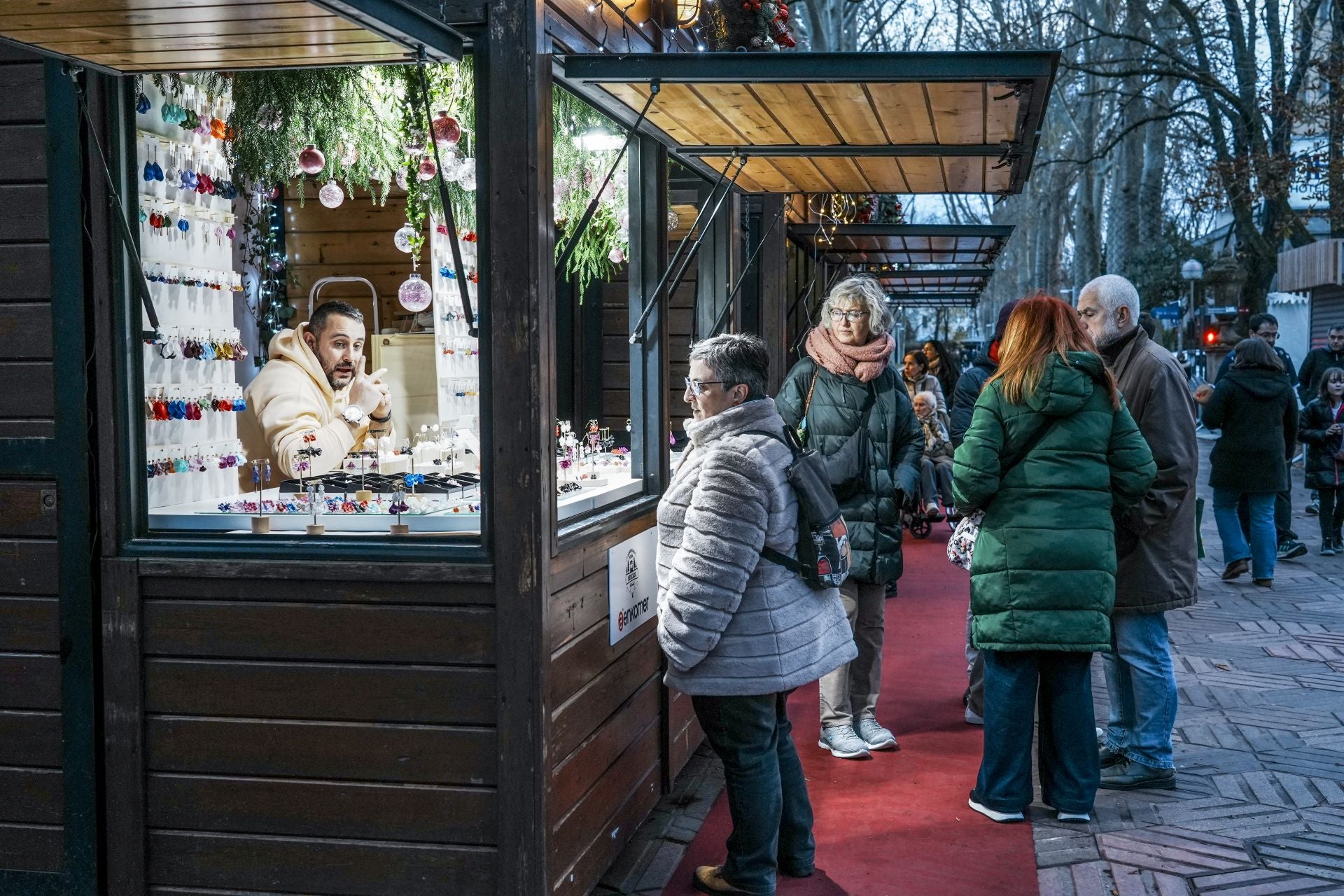 La inauguración del Belén de La Florida, la casa de Olentzero y Mari Domingui y el Mercado de Navidad de Vitoria, en imágenes