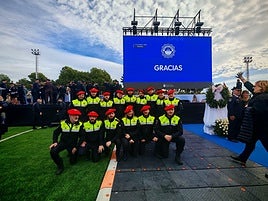 Un coche de la Policía Municipal de Bilbao en Paiporta tras la dana.