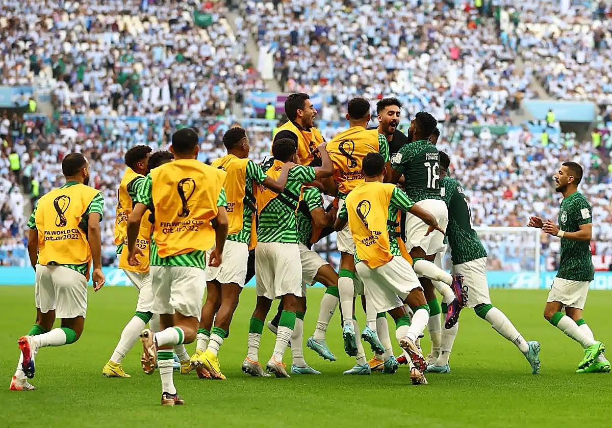Los jugadores de Arabia Saudí celebran la victoria ante Argentina en el pasado Mundial de Catar.