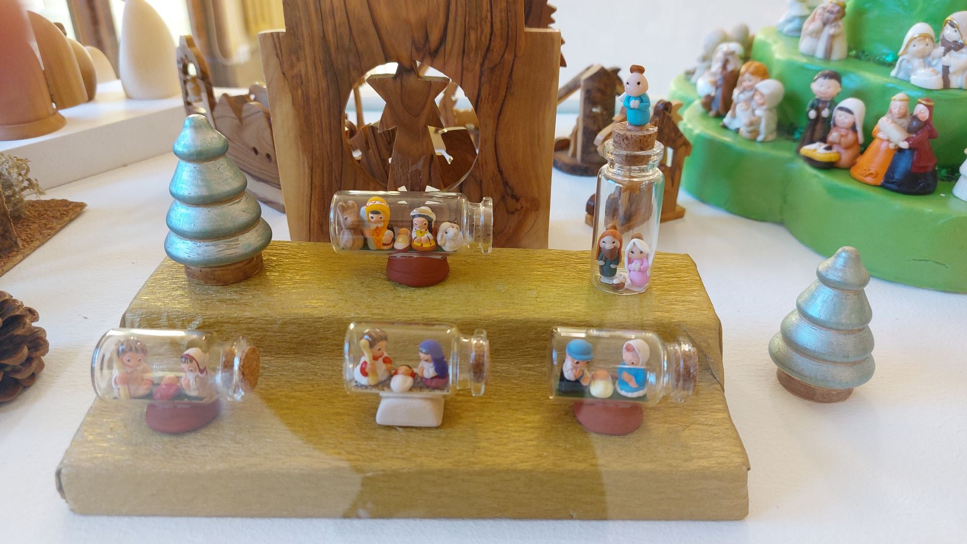 Cientos de belenes en miniatura