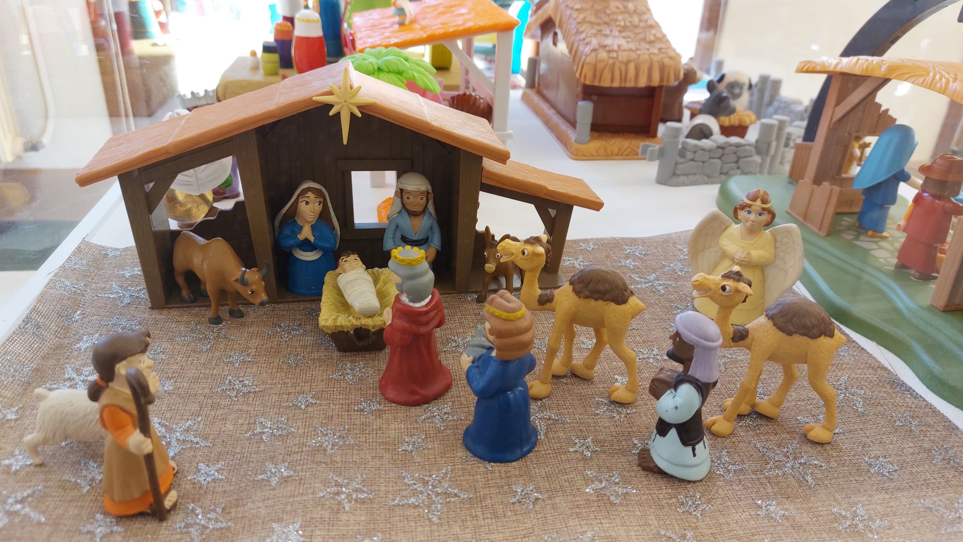 Cientos de belenes en miniatura