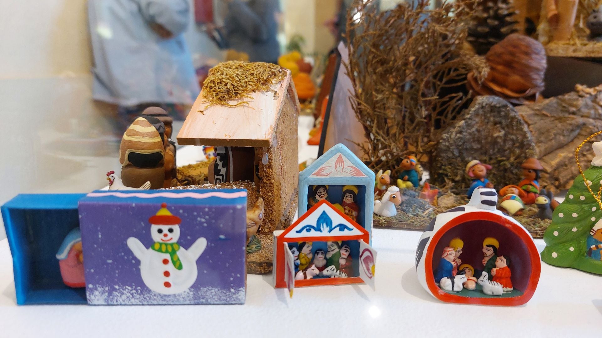 Cientos de belenes en miniatura