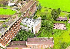 Imagen aérea del edificio abandonado.