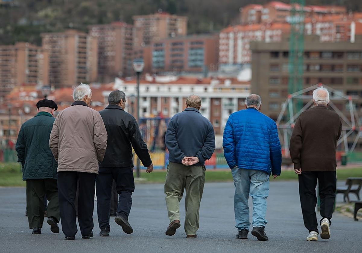 En Euskadi viven 1,8 mayores de 65 años por cada menor de 16.