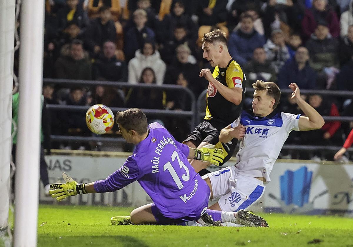 Un lance del partido de Copa entre Portugalete y Alavés.
